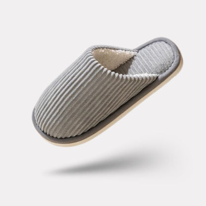 Men's winter slippers with a warm lining and non-slip sole, in gray and black