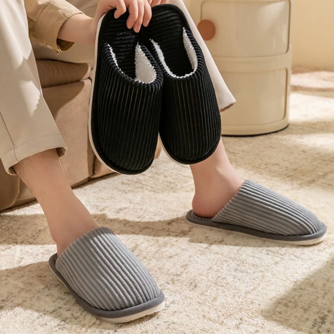 Men's winter slippers with a warm lining and non-slip sole, in gray and black