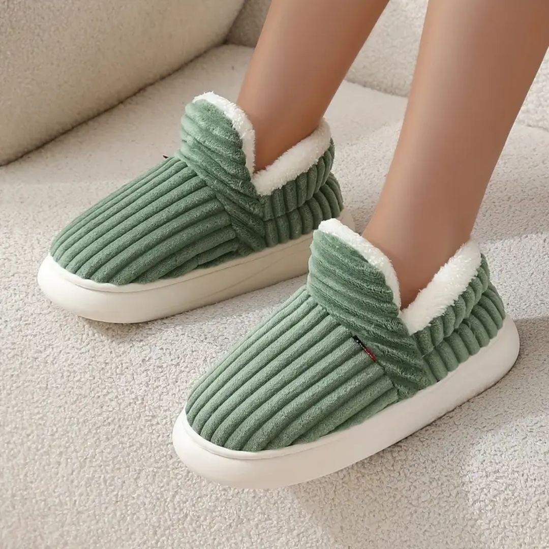 Ultra-soft winter slippers with a plush lining and a contoured supportive footbed