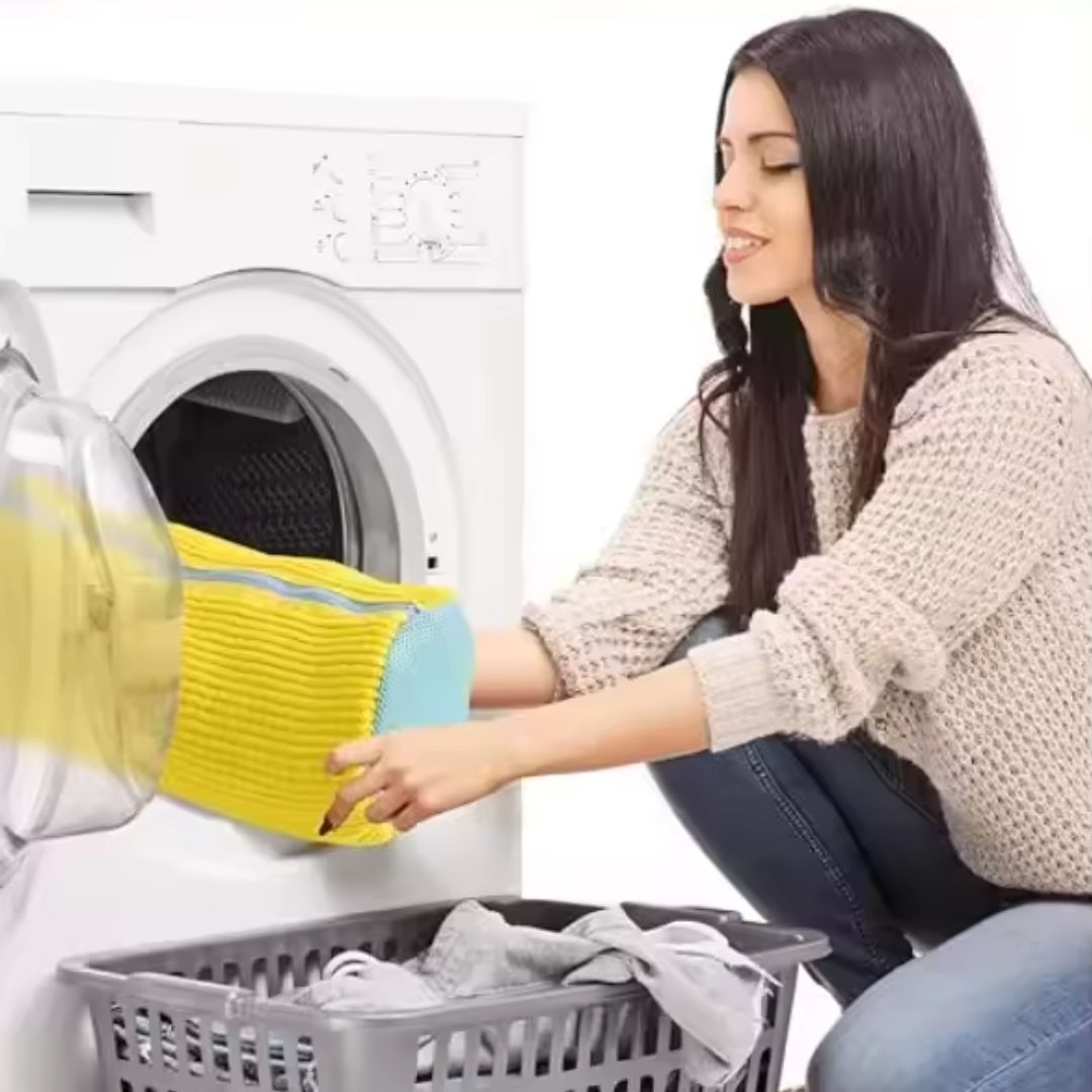 Zippered mesh shoe washing bag for the machine, in yellow, dark gray and light gray