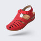 Summer wedge sandals with wide straps and an arched footbed, in black, blue, brown and red