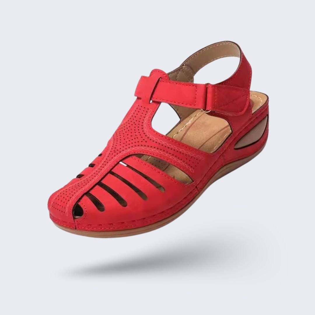 Summer wedge sandals with wide straps and an arched footbed, in black, blue, brown and red