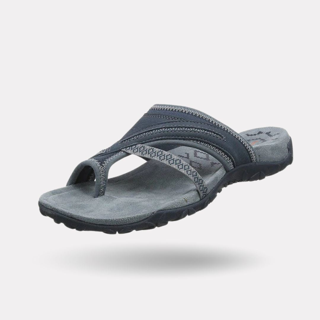 Orthopedic sandals with a wide toe strap that frees the bunion, in black, gray, blue or red